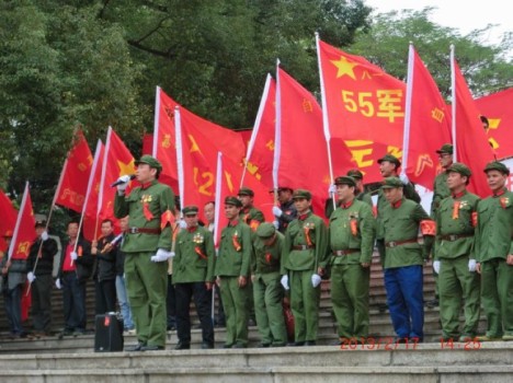 Cựu chiến binh chiến tranh Việt Nam Sư đoàn 163 Quân đoàn 55 Quân khu Quảng Châu tưởng nhớ các chiến hữu hi sinh vẻ vang (băng rôn lớn nhất)