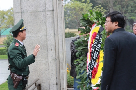 Vòng hoa tưởng niệm liệt sỹ chống TQ ngày 17.02 của các nhân sỹ ở HN bị ngăn cản...