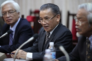 Ông Nguyễn Đình Lộc, nguyên Bộ trưởng Bộ Tư pháp (Trưởng đoàn)