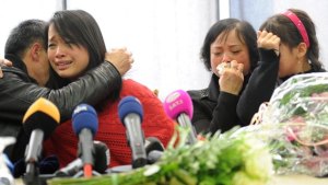 Niềm vui vỡ oà, cả nhà anh Nguyễn Minh Tường, chị Nguyễn Thị Sang và 2 đứa con nhỏ đã không cầm được nước mắt được trở lại Hoya - Đức cho con đi học sau gần ba tháng bị trục xuất về Việt Nam...