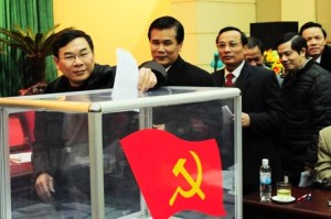 Tiến hành bỏ phiếu tín nhiệm tại Thành uỷ Hà Nội ngày 8/1/2013. Ảnh: X.T