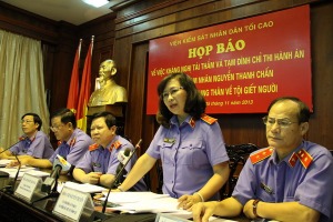 Bà Nguyễn Thị Yến – Vụ trưởng Vụ tổ chức thực hành quyền công tố và kiểm sát xét xử hình sự trả lời báo chí.