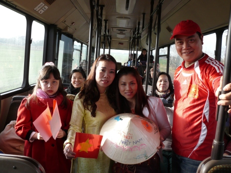 Trên xe Bus tới LSQ Trung Quốc