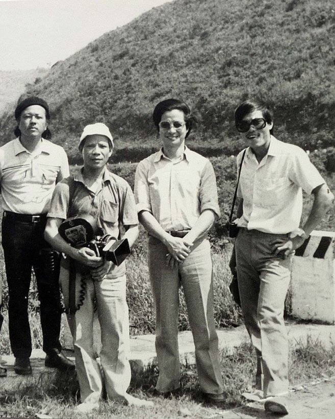 Đỉnh đèo Hải Vân tháng 3.1988 - trên đường vào dự LHP VN-VIII ở Đà Nẵng. (Từ trái qua phải: Thanh An, Phan Sơn, Trần văn Thuỷ, Gocomay) 